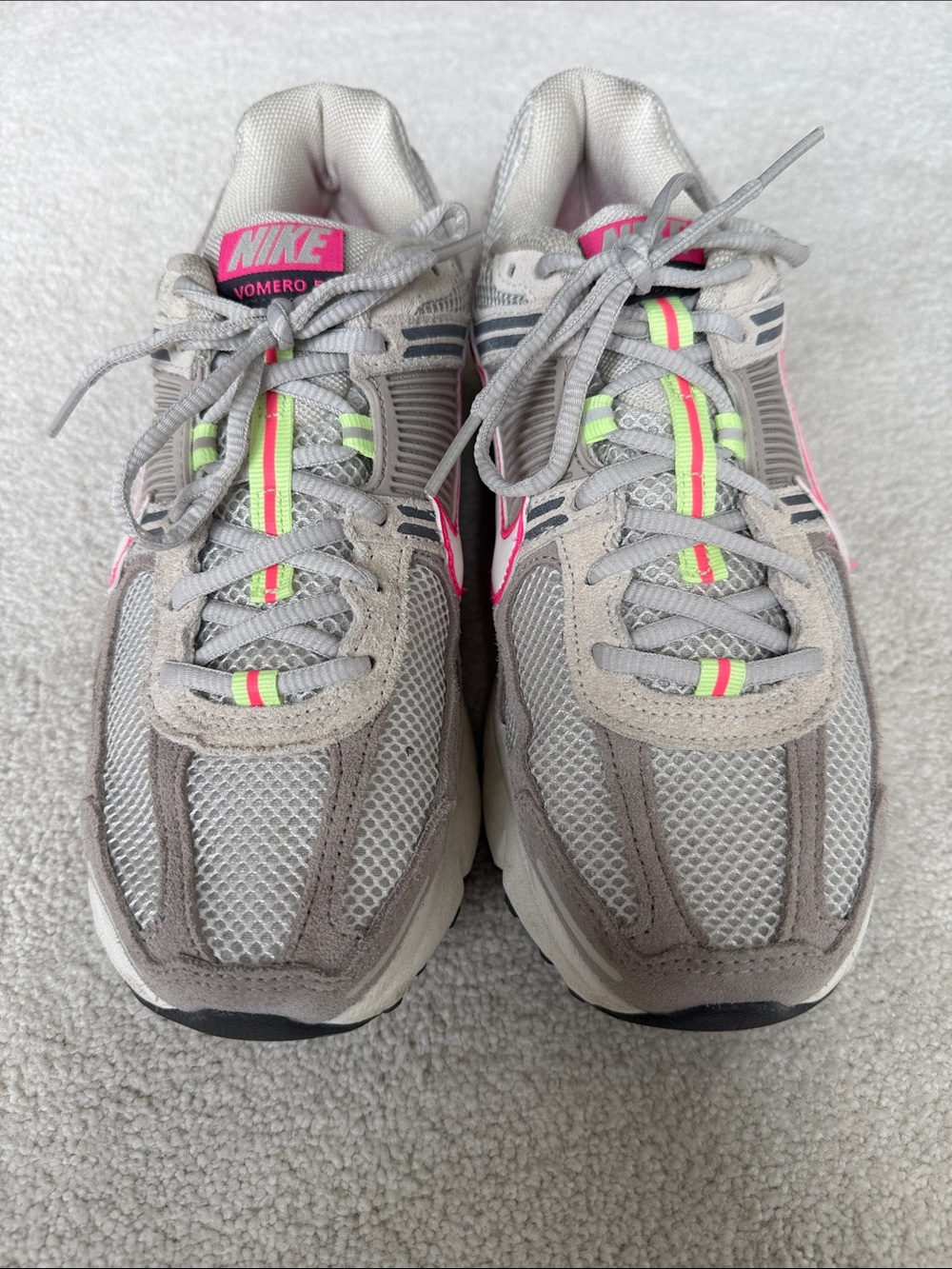 Nike Women’s Vomero 5 Light Gray & Hot Pink Sneakers - Picture 2 of 6